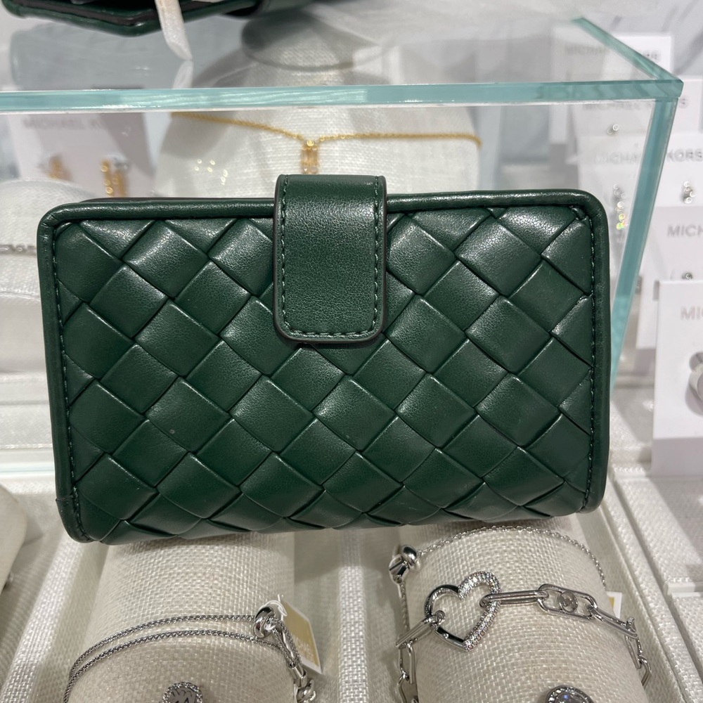 MICHAEL KORS Jet Set Medium Woven  Bifold  Zip CN Wallet
Moss
NWT - Picture 4 of 16